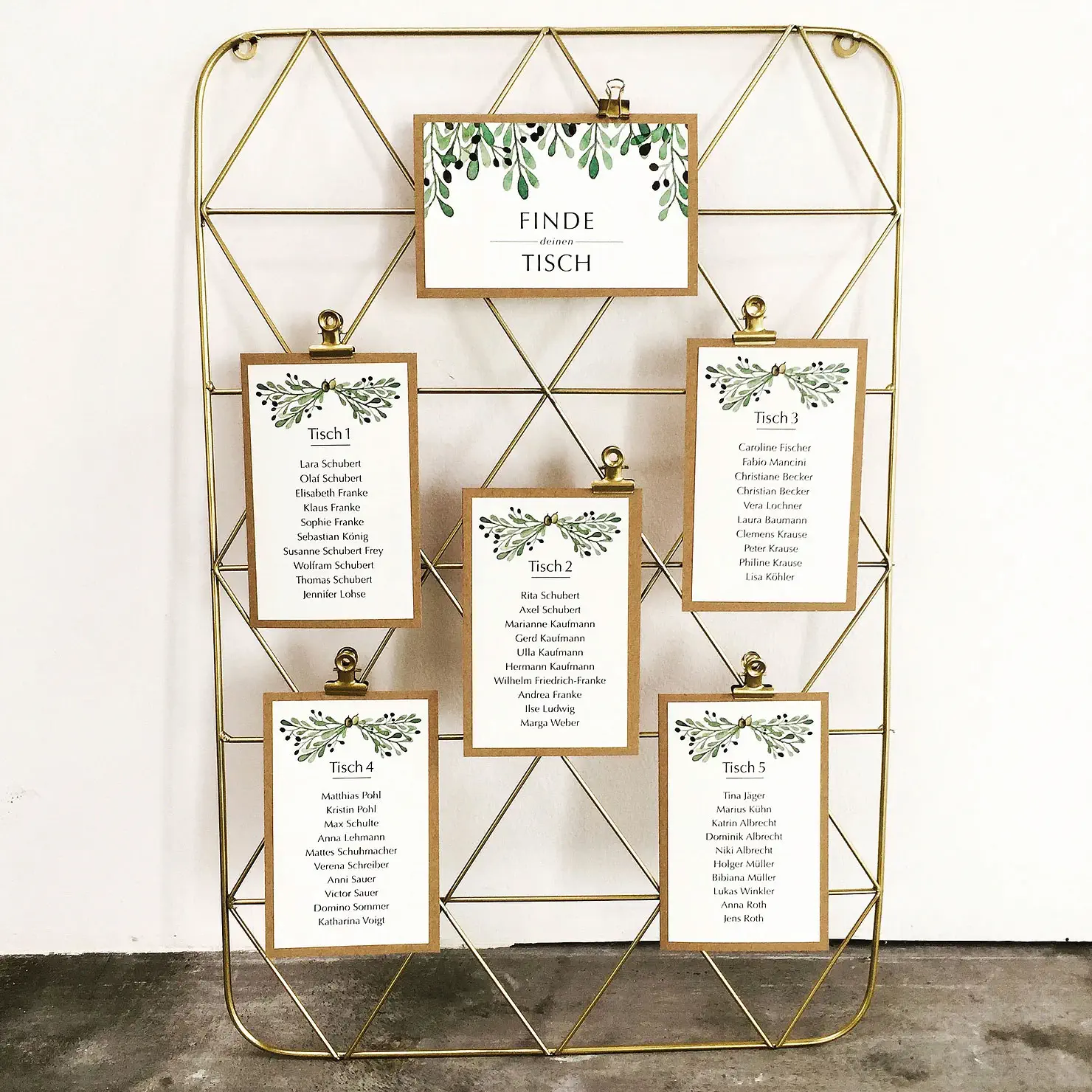 Weiß und gold Karten mit Tischplan und Tischnummern