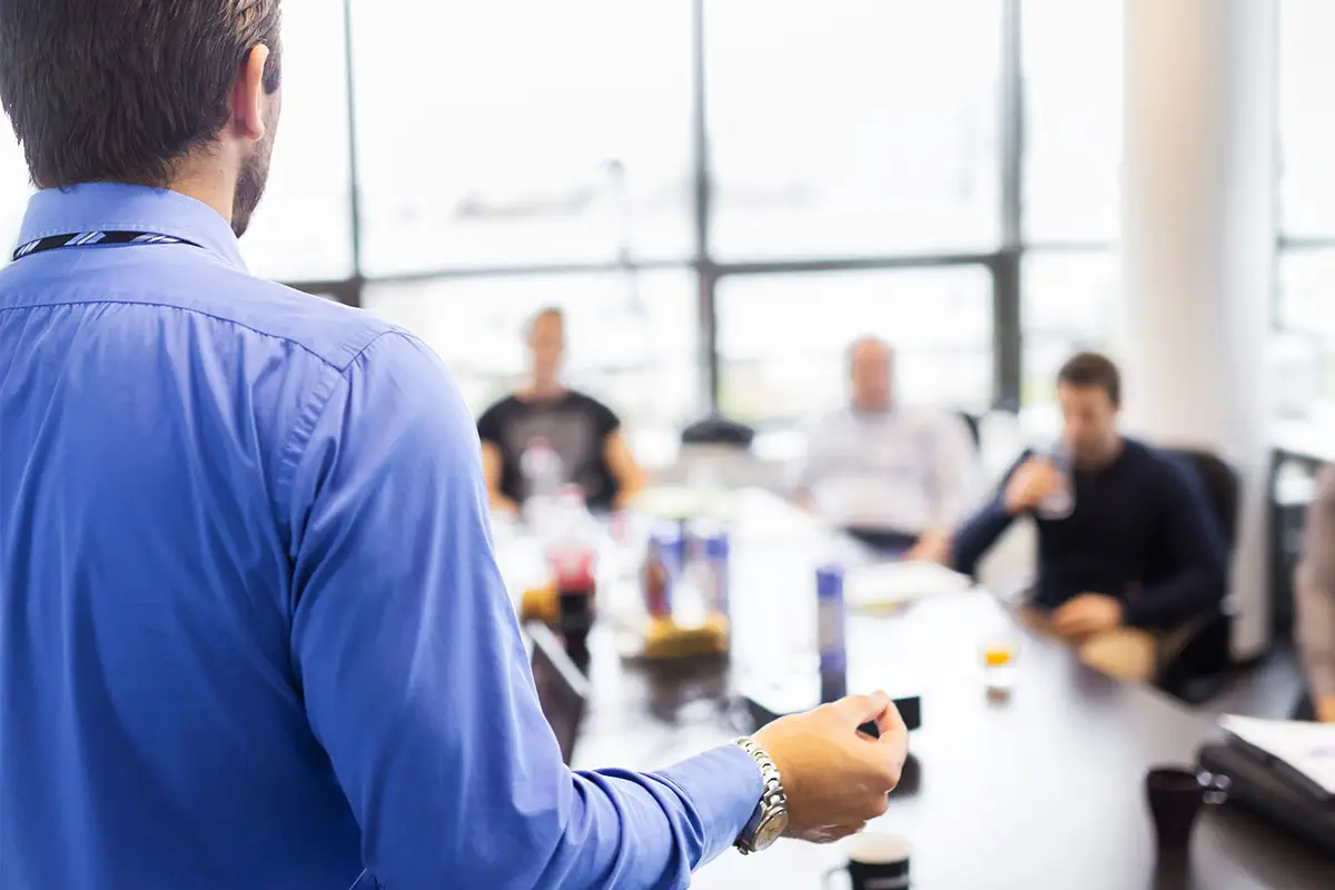 Sales Pitch: Erfolgreich präsentieren im B2B Sales Pitch: Erfolgreich präsentieren im B2B